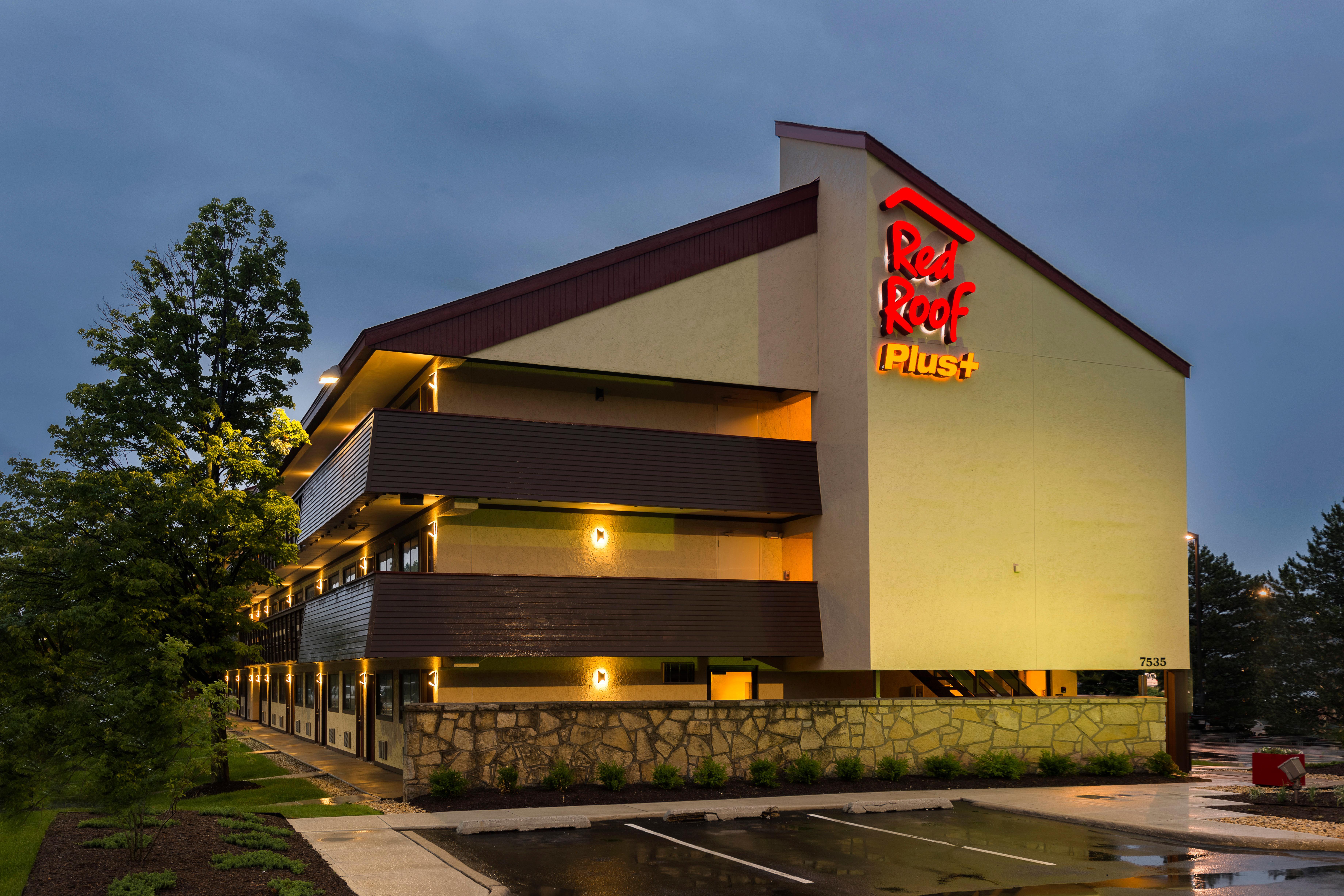 Red Roof Inn Plus+ Chicago - Willowbrook Exterior photo